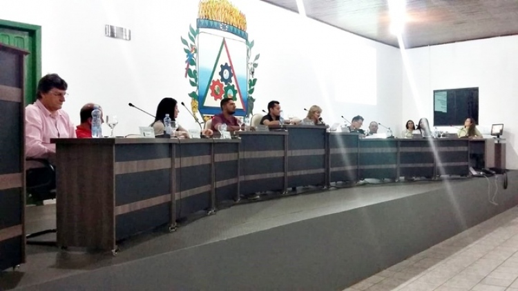 Vereadores encaminham para an&aacute;lise projetos de reestrutura&ccedil;&atilde;o de carreira dos servidores