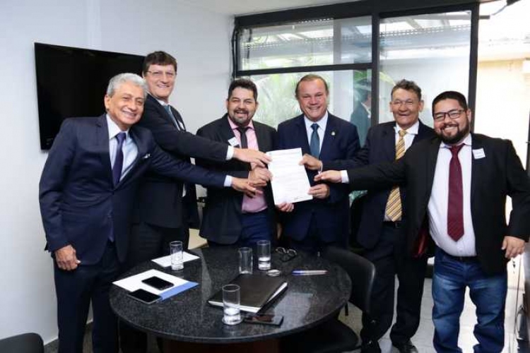 Prefeito e vereadores viajam a Bras&iacute;lia e garantem recursos para Uni&atilde;o do Sul