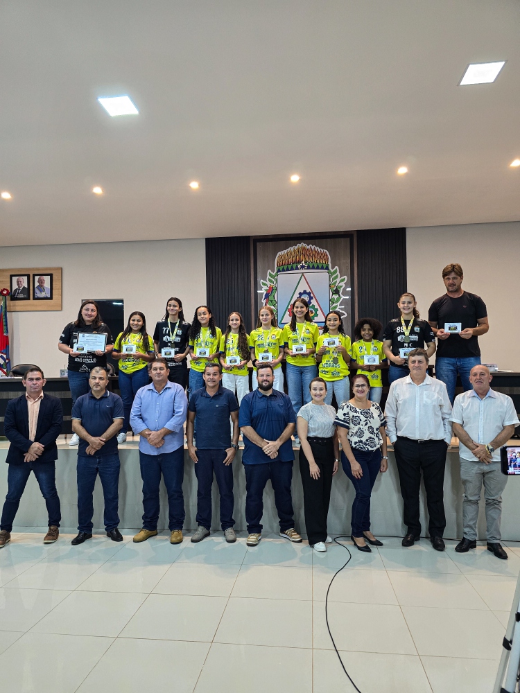 Noite de homenagens! Atletas do futsal feminino recebem Mo&ccedil;&atilde;o de Aplausos na C&acirc;mara