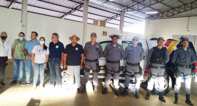 Vereadores participam de entrega de viatura para Pol&iacute;cia Militar em Uni&atilde;o do Sul