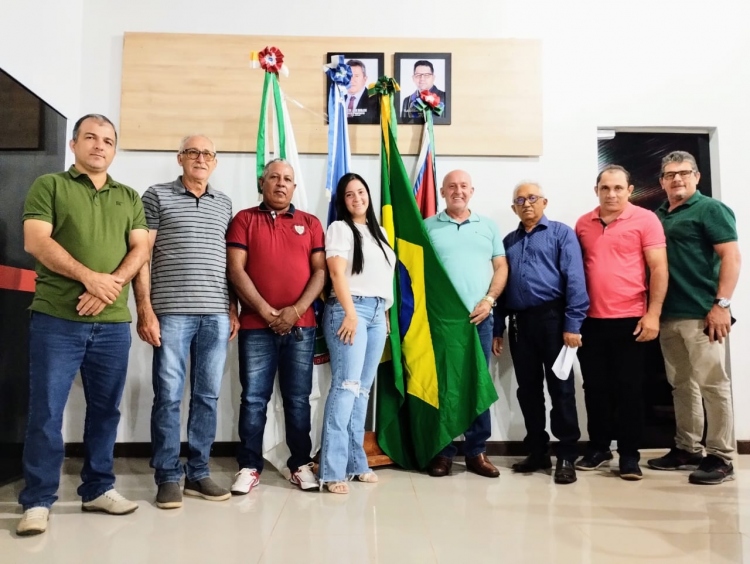 Vereadores conclamam popula&ccedil;&atilde;o para as comemora&ccedil;&otilde;es de 7 de Setembro. Projeto que tra&ccedil;a diretrizes para Or&ccedil;amento 2024 &eacute; aprovado em primeira vota&ccedil;&atilde;o. Resultado da 15&ordf; Sess&atilde;o Ordin&aacute;ria da C&acirc;mara Municipal de Uni&atilde;o do Sul-MT