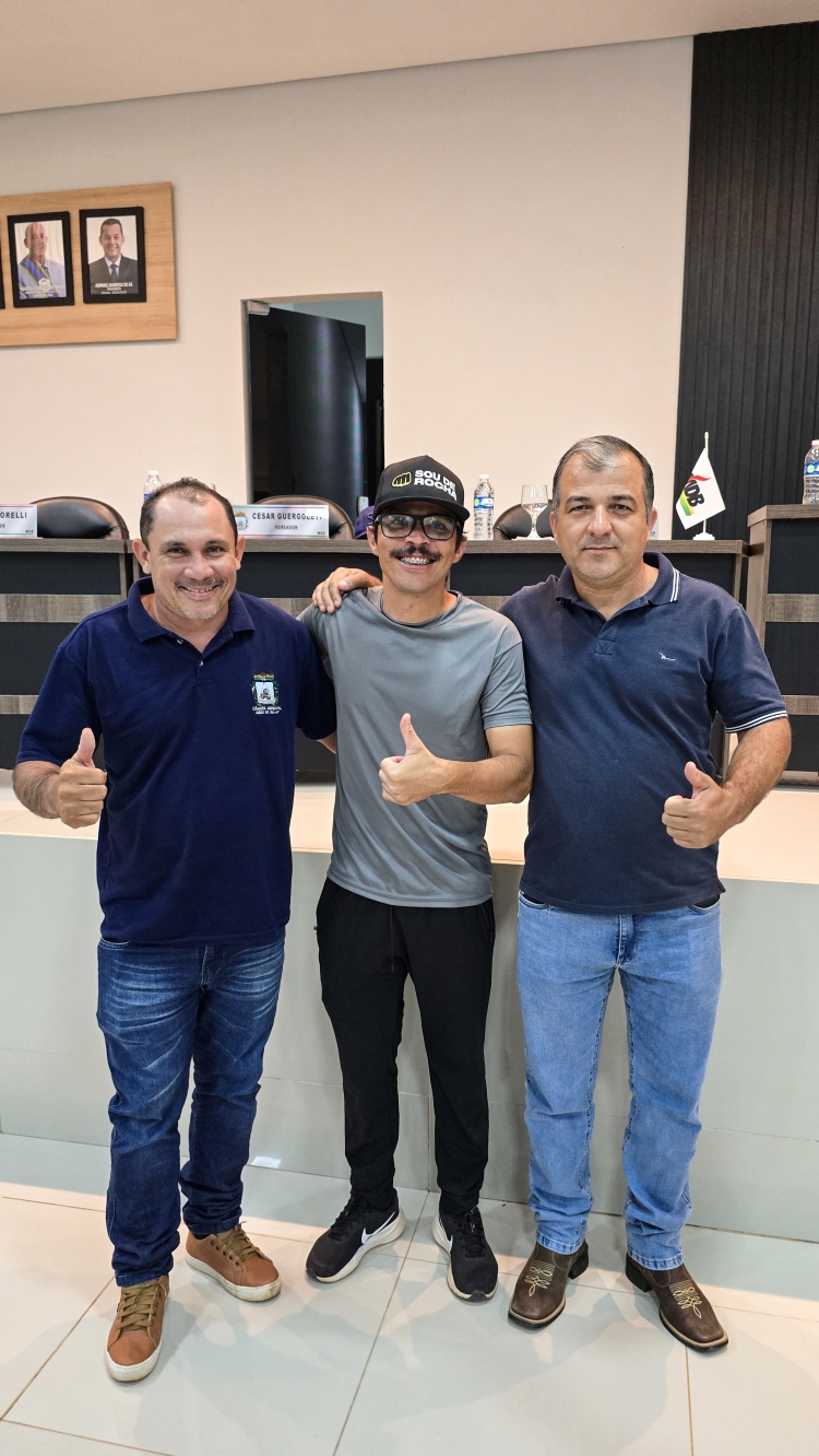 Vereadores C&eacute;sar e Carlinhos, com o educador f&iacute;sico Dieferson