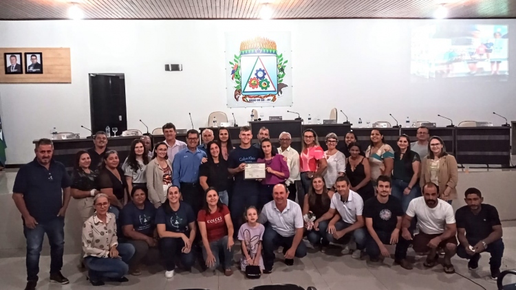 Noite de homenagens na 5&ordf; Sess&atilde;o da C&acirc;mara Municipal de Uni&atilde;o do Sul-MT. Alunos e equipe da Pastoral da Crian&ccedil;a receberam Mo&ccedil;&atilde;o de Aplauso